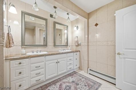 800 Delalla Terrace Ridgefield NJ 07657
