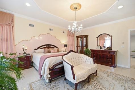 800 Delalla Terrace Ridgefield NJ 07657