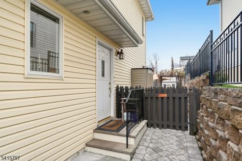 800 Delalla Terrace Ridgefield NJ 07657