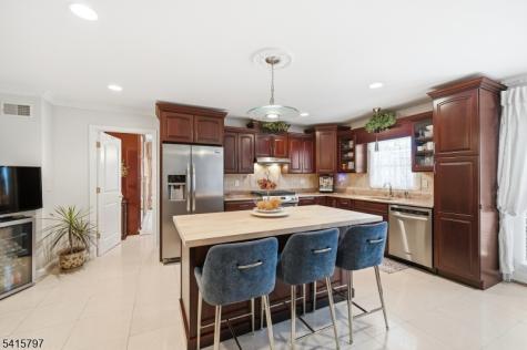 800 Delalla Terrace Ridgefield NJ 07657