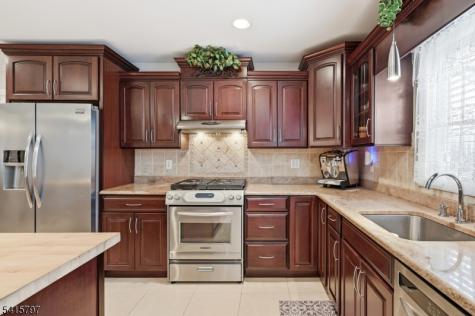 800 Delalla Terrace Ridgefield NJ 07657