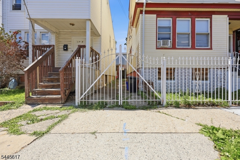 191 21ST Street Irvington NJ 07111