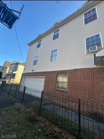 26 Clinton Place Newark NJ 07108