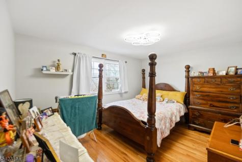 154 Orchard Street Elmwood Park NJ 07407