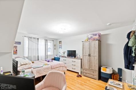 154 Orchard Street Elmwood Park NJ 07407