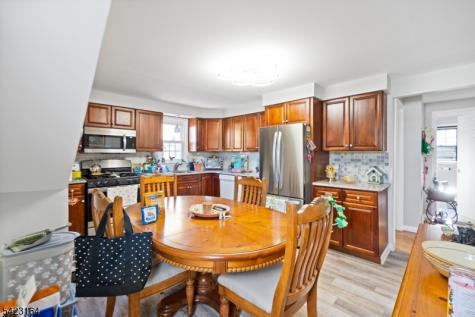 154 Orchard Street Elmwood Park NJ 07407
