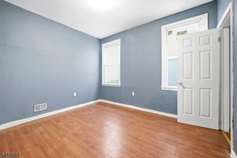 375 6TH Avenue Newark NJ 07107