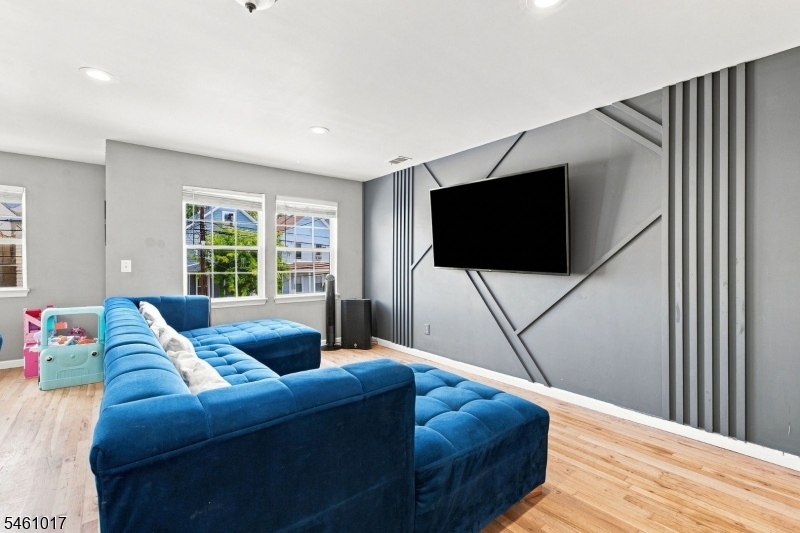224 Pine Street Elizabeth NJ 07206