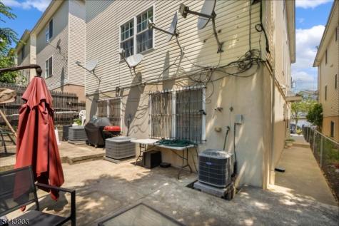 49 Crawford Street Newark NJ 07102