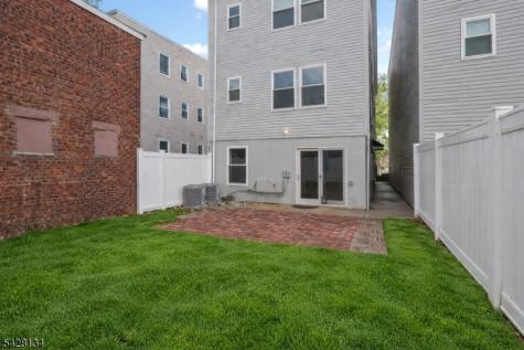 267 S 10th Street Newark NJ 07103