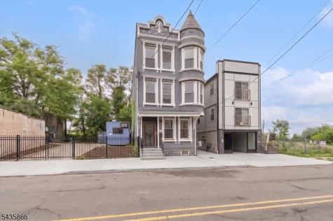 422 18TH Avenue Newark NJ 07108
