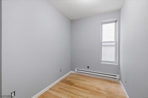 422 18TH Avenue Newark NJ 07108