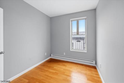 422 18TH Avenue Newark NJ 07108