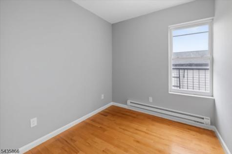 422 18TH Avenue Newark NJ 07108