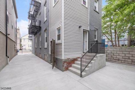 422 18TH Avenue Newark NJ 07108