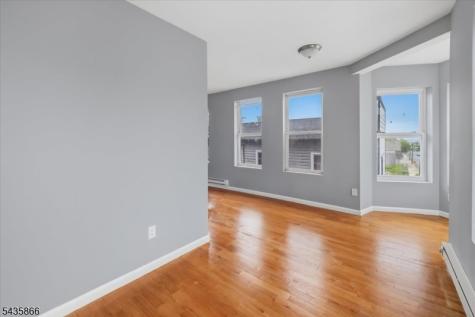 422 18TH Avenue Newark NJ 07108