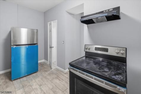 422 18TH Avenue Newark NJ 07108