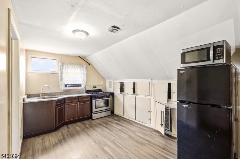 187 2ND Street Newark NJ 07107