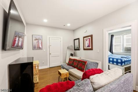 27 Lindsley Place East Orange NJ 07018