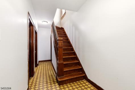 27 Lindsley Place East Orange NJ 07018