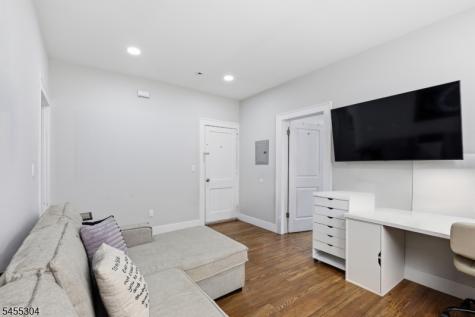 27 Lindsley Place East Orange NJ 07018