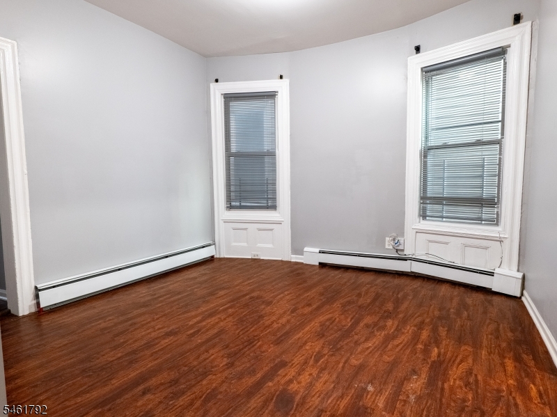 87 2ND Street Newark NJ 07107