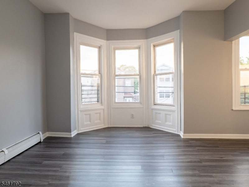 87 2ND Street Newark NJ 07107