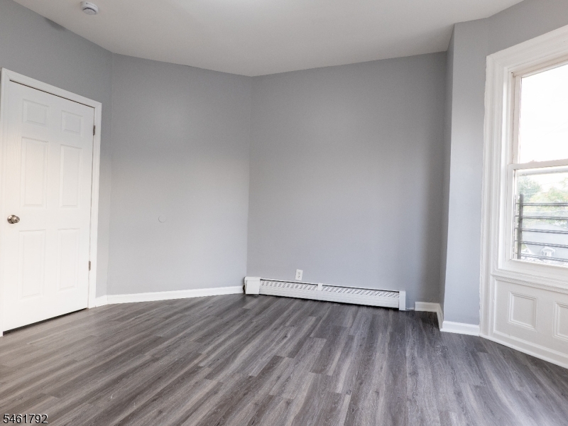 87 2ND Street Newark NJ 07107