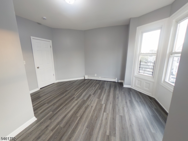 87 2ND Street Newark NJ 07107