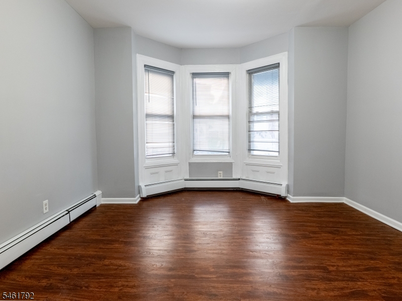 87 2ND Street Newark NJ 07107