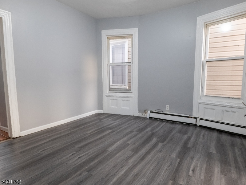 87 2ND Street Newark NJ 07107