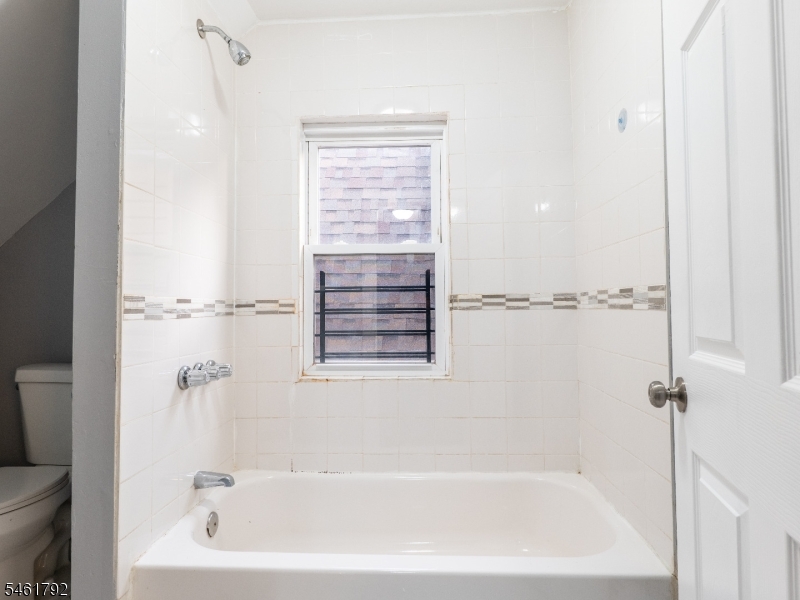 87 2ND Street Newark NJ 07107