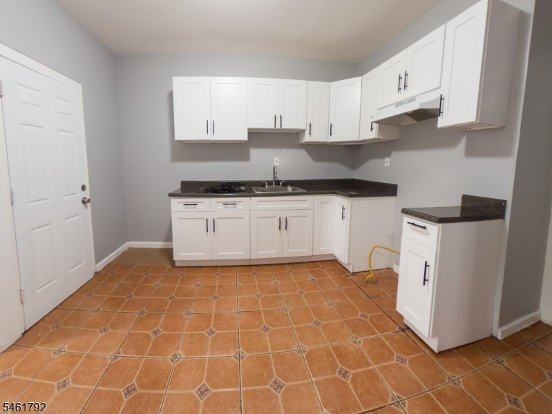 87 2ND Street Newark NJ 07107