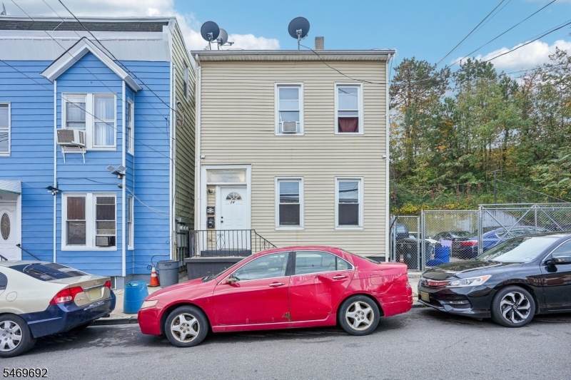 24 20TH Avenue Paterson NJ 07501