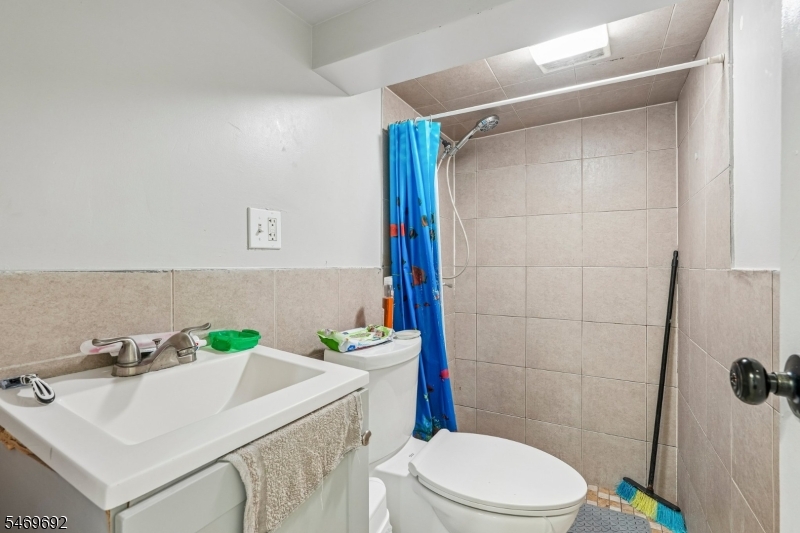 24 20TH Avenue Paterson NJ 07501