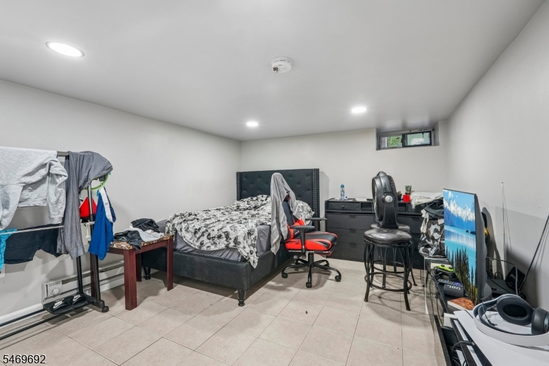 24 20TH Avenue Paterson NJ 07501
