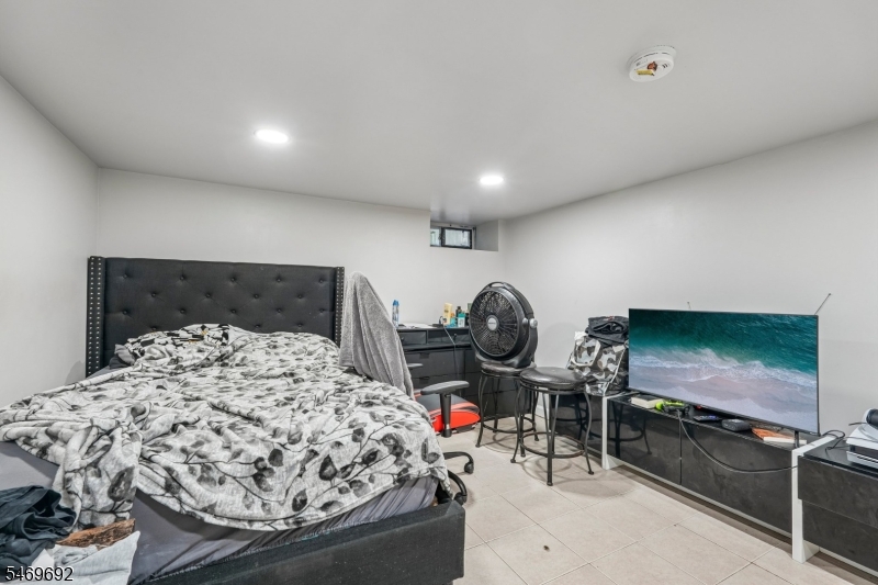 24 20TH Avenue Paterson NJ 07501