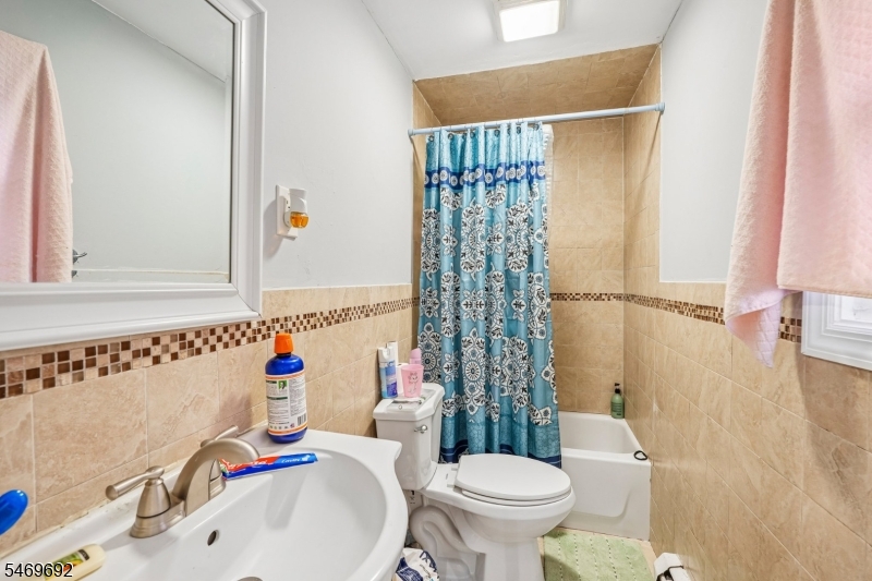 24 20TH Avenue Paterson NJ 07501