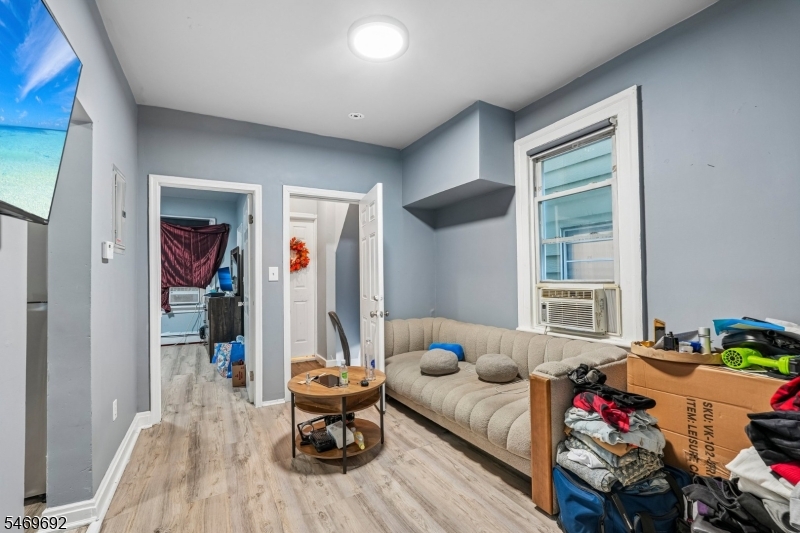 24 20TH Avenue Paterson NJ 07501