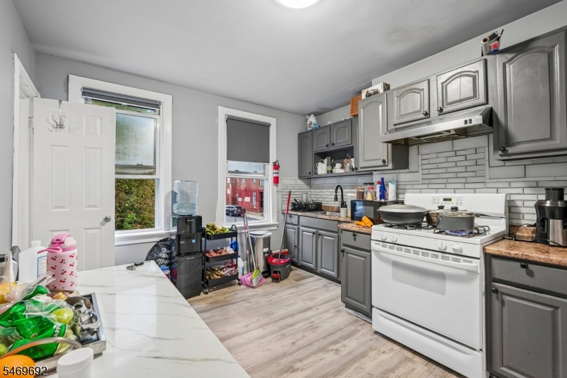 24 20TH Avenue Paterson NJ 07501