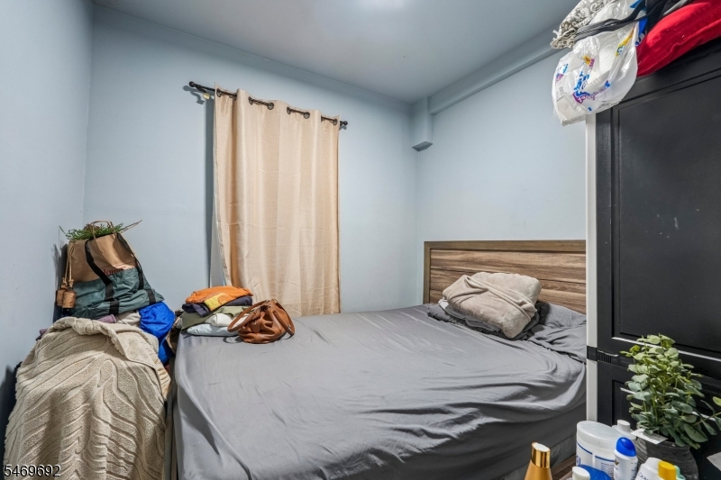24 20TH Avenue Paterson NJ 07501