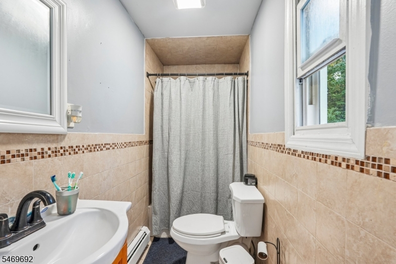 24 20TH Avenue Paterson NJ 07501
