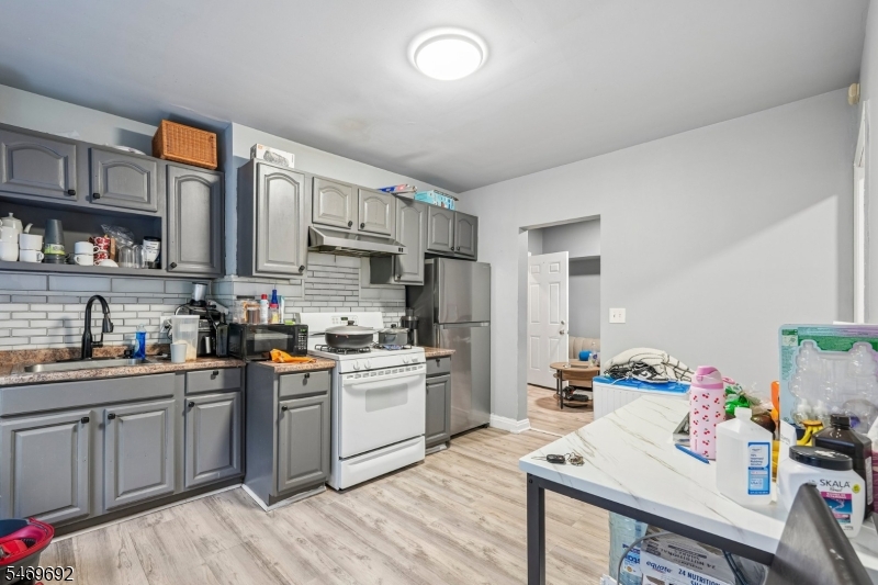 24 20TH Avenue Paterson NJ 07501