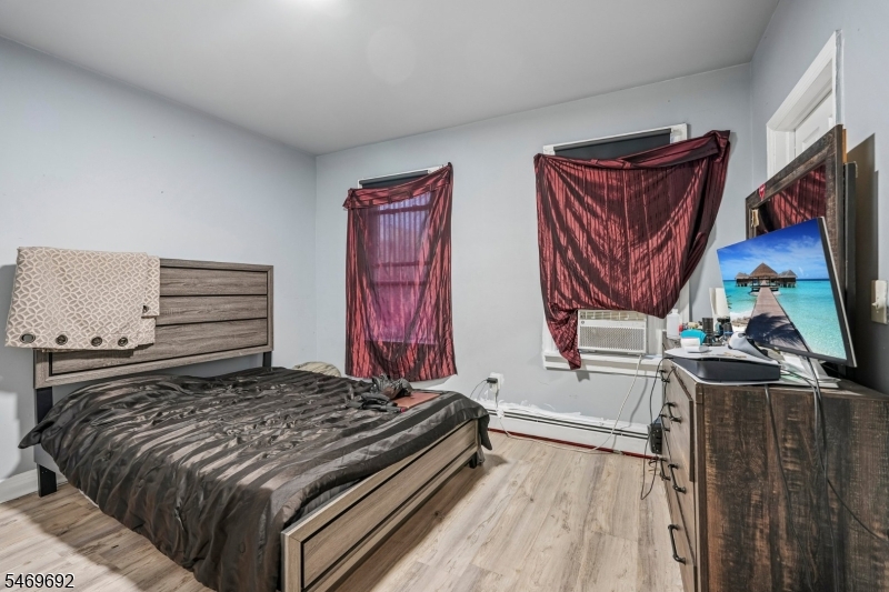 24 20TH Avenue Paterson NJ 07501