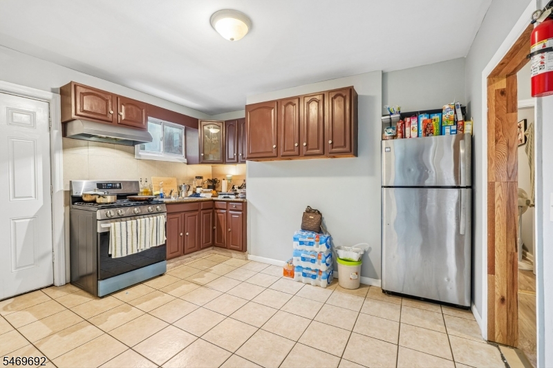 24 20TH Avenue Paterson NJ 07501