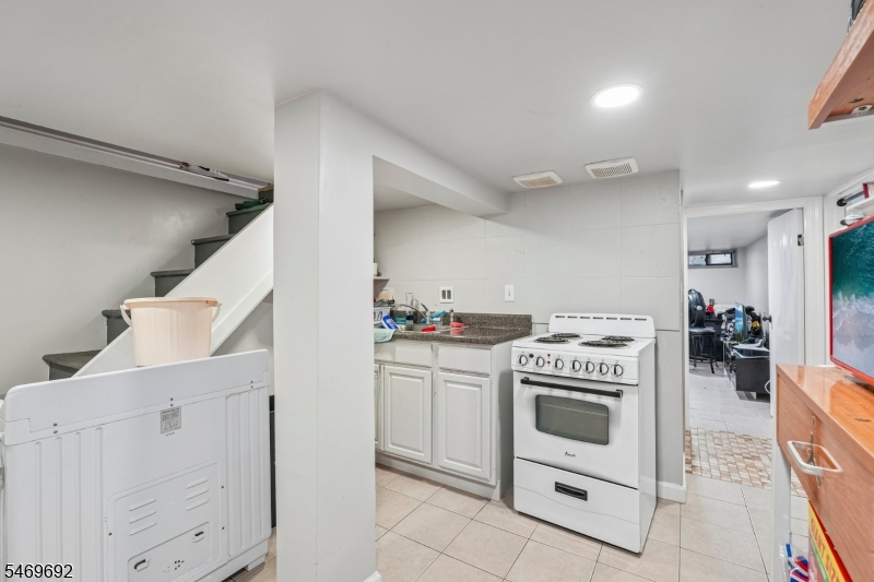 24 20TH Avenue Paterson NJ 07501