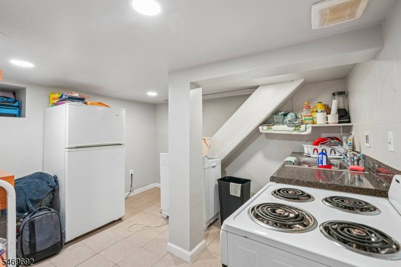 24 20TH Avenue Paterson NJ 07501