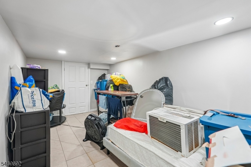 24 20TH Avenue Paterson NJ 07501