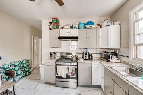 369 21ST Street Irvington NJ 07111