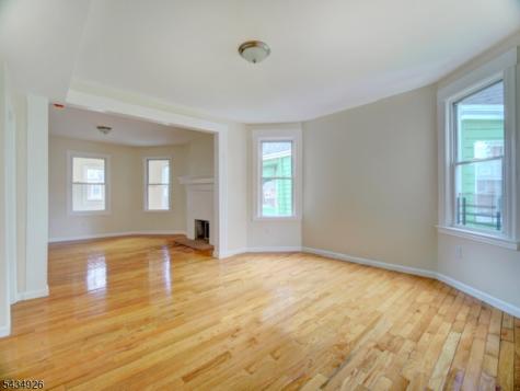 1035 Hunterdon Street Newark NJ 07112